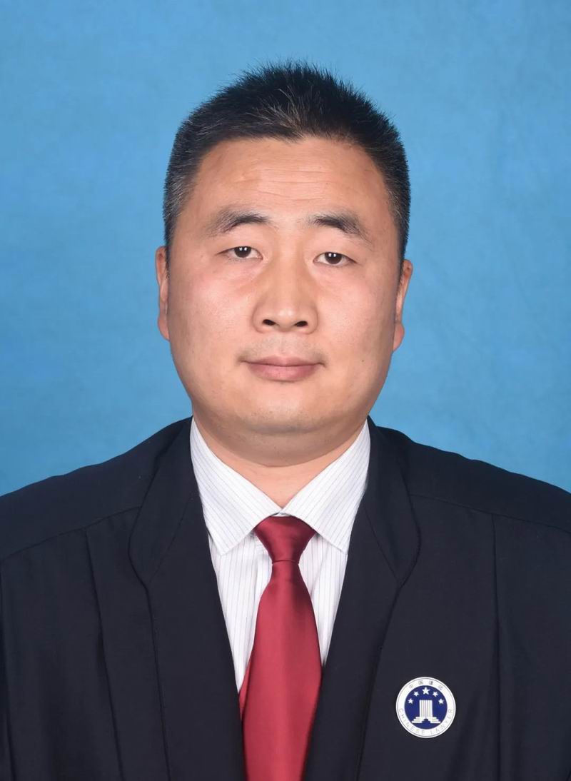 胡艺楠  律师
