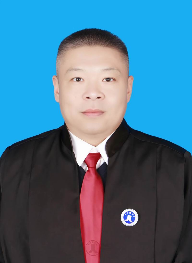 田辉  律师